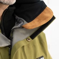 Swazi Wapiti XP Waterproof Jacket Tussock Green XS 14 Swazi Wapiti XP Waterproof Jacket Tussock Green XS -Swanndri Sales wapitixp rwsv tussockdetailshot6